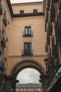 古老建筑拱门街道景象