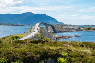 挪威绝美弓形公路景观