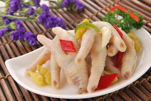 美味泡椒凤爪摆盘精致