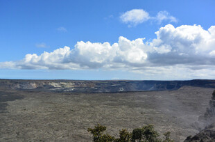 火山地貌景观蓝天白云