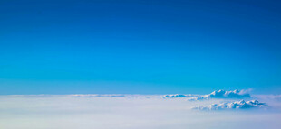 高空云海蓝天美景