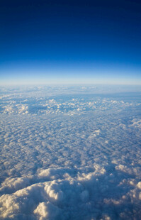 高空俯瞰云海壮丽景观