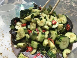 美味凉拌黄瓜