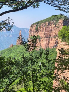 壮丽山景俯瞰辽阔风光