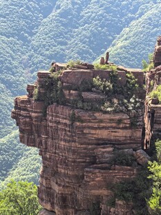 悬崖峭壁上的壮丽景观