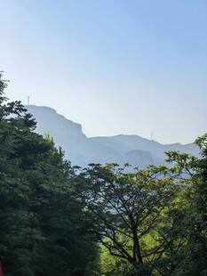 山林间的远山景致