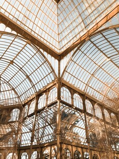 玻璃穹顶建筑内部景观