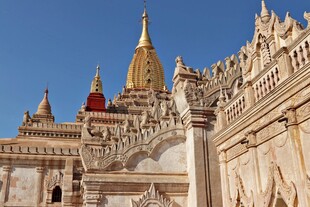 缅甸华丽佛塔建筑景观
