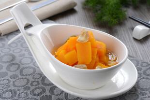 白色碗中美味南瓜料理