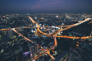 城市夜景交通俯瞰图