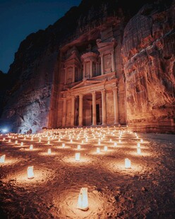 佩特拉古城烛光夜景