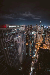 城市璀璨夜景俯瞰图