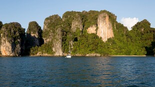 海上喀斯特地貌风光