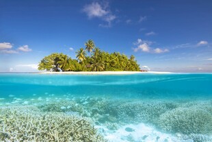 美丽海岛的梦幻蓝色海域