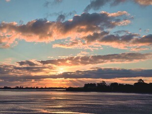 日落时分的绚丽天空美景