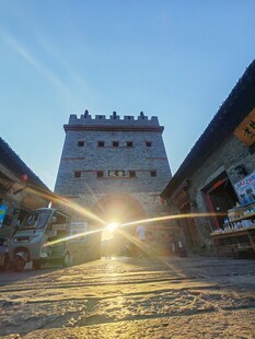 夕阳下的古老城楼