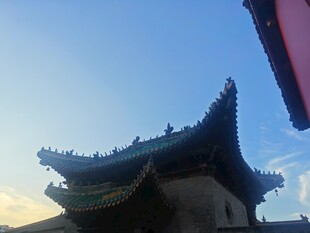 中式古建筑屋顶一角