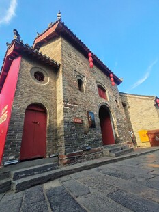 古老中式建筑的门前景象