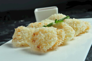 香酥炸物配蘸料 美味诱人