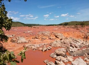 红色河谷景观