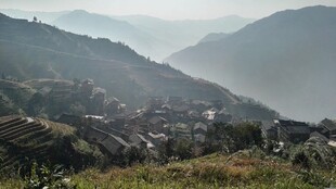 山间村落晨景