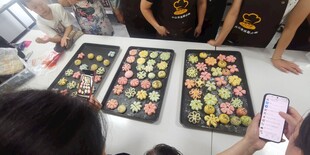 手工制作多彩糕点