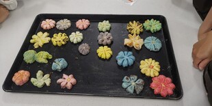 多彩桃花酥