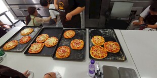 烹饪制作披萨