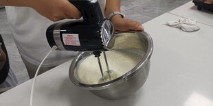 打奶油