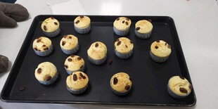 烤盘上的美味小点心