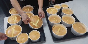 手工制作美味蛋糕过程