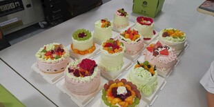 多彩精致纸杯蛋糕展示