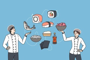 厨师展示多样美食料理