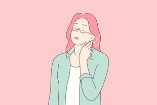 粉色头发女子打电话