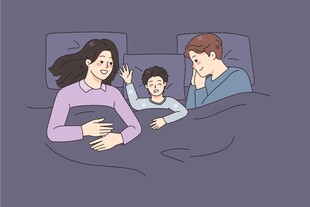 温馨家庭夜亲子共眠时刻