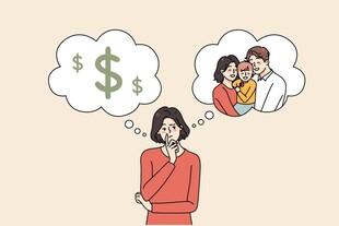 女子思索金钱与家庭抉择