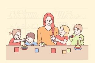 老师带孩子进行手工活动