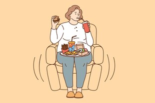 女子惬意宅家享受休闲时光
