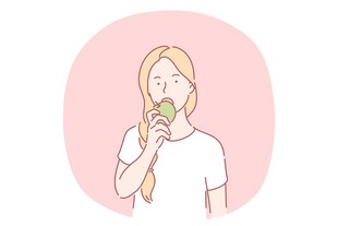 女孩手持香蕉打电话
