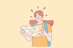 旅行者手持地图面露疑惑