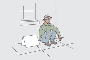老人坐地旁有空白纸板