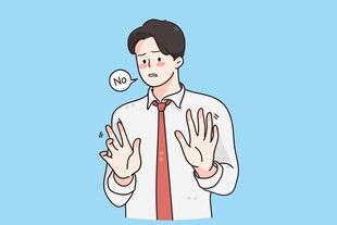 男士摆手拒绝示意