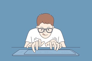 男子专注敲击平板电脑