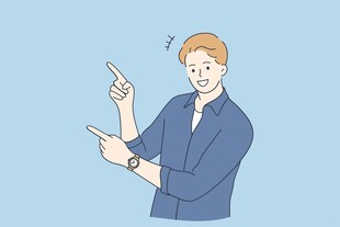男子双手比划做指示动作