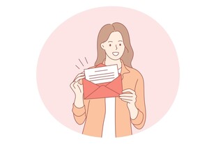 女子手持红包与口罩