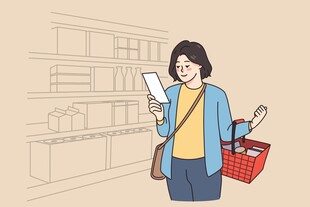 女士超市购物查看清单
