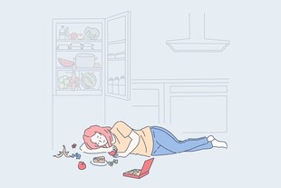 女子厨房倒地似突发状况