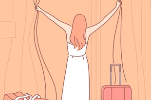 女子准备出行的背影