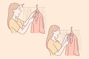 女士挂晾粉色衣物瞬间