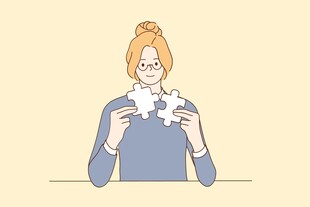 女子手持棉花团做展示